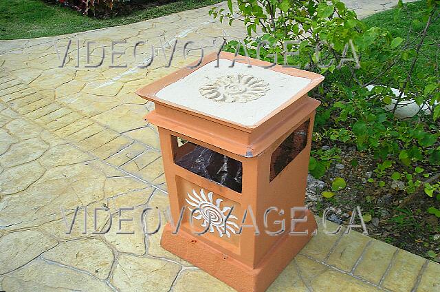 Republique Dominicaine Punta Cana Gran Bahia Principe Ashtrays with the hotel pattern in the sand.