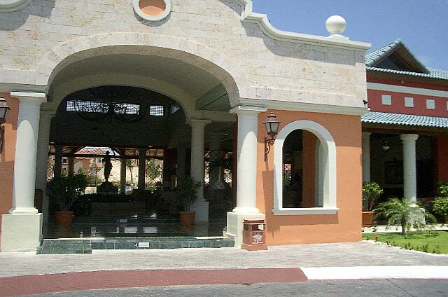 Republique Dominicaine Punta Cana Gran Bahia Principe La troisième section étant Le Club Permier. Ici l'entrée du Lobby qui est plus petit que les deux autres.