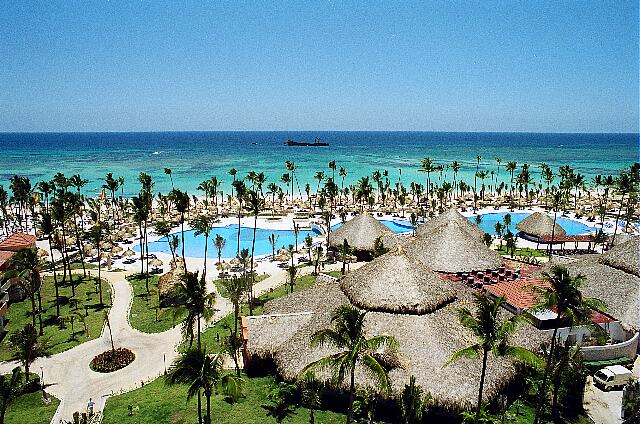 Republique Dominicaine Punta Cana Gran Bahia Principe La vue de la mer et de l'épave en avant de l'hôtel.