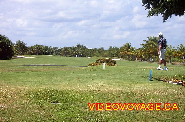 Republique Dominicaine Punta Cana Bavaro Casino Un terrain avec beaucoup de sable et de lac.