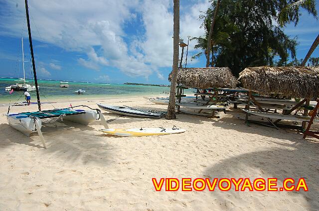 Republique Dominicaine Punta Cana Bavaro Casino De nombreux catamarans, voiliers et planches à voile.