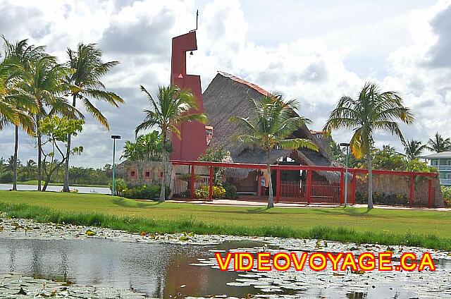 Republique Dominicaine Punta Cana Bavaro Casino La iglesia de la Virgen de San Salvador, cerca de la Barcelo Casino Hotel