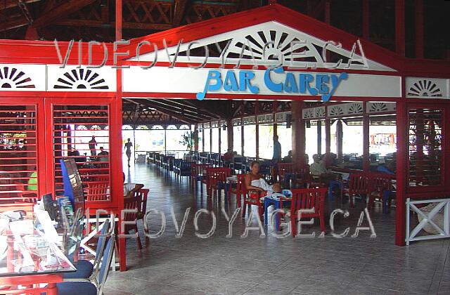 Republique Dominicaine Punta Cana Bavaro Casino Le Lobby bar de l'hôtel Barcelo Bavaro Beach est fort populaire le jour et le soir.