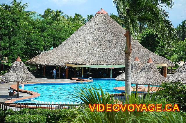 Republique Dominicaine Punta Cana Bavaro Casino La vista de la piscina desde suites junior en la tercera planta.