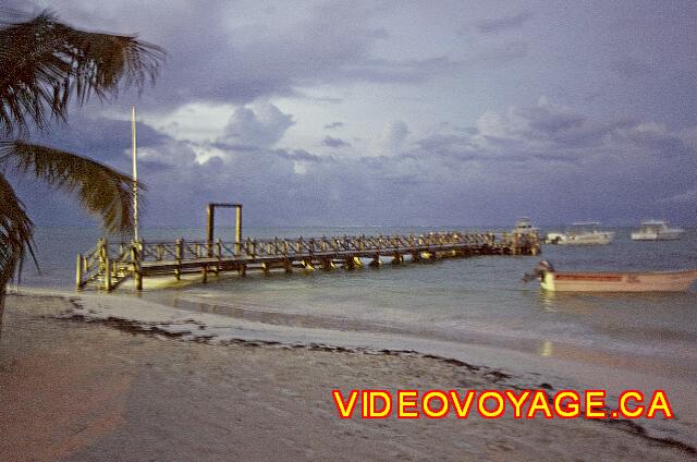 Republique Dominicaine Punta Cana Bavaro Casino El muelle en la playa por la noche.