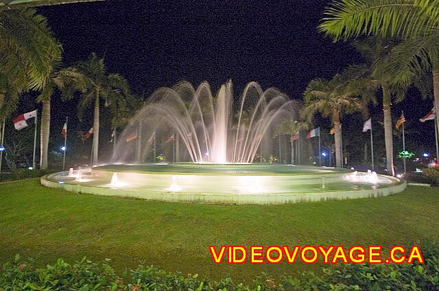 Republique Dominicaine Punta Cana Bavaro Casino La fuente desde otro ángulo.