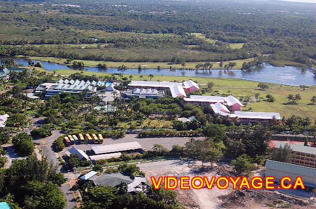 Republique Dominicaine Punta Cana Bavaro Casino Un hotel en el borde del campo de golf.