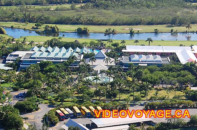 Republique Dominicaine Punta Cana Bavaro Casino El edificio principal, el centro con el vestíbulo, el derecho del casino, abandonó el auditorio, de nuevo salió del restaurante buffet.