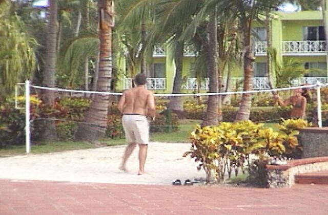 Republique Dominicaine Punta Cana Barcelo Bavaro Palace Deluxe Una pequeña pista de bádminton en la arena.