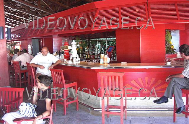 Republique Dominicaine Punta Cana Barcelo Bavaro Palace Deluxe The counter of the Bar Carey, facing the pool.