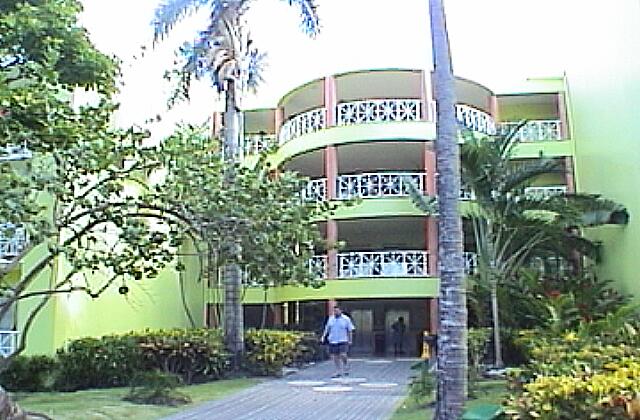 Republique Dominicaine Punta Cana Barcelo Bavaro Palace Deluxe The entrance to the fifth building. The rooms numbered 5000 and 6000 in this section. The building is less than 100 meters from the Barcelo Beach Lobby, exit the eastbound lane, is less than 50 meters from the beach.