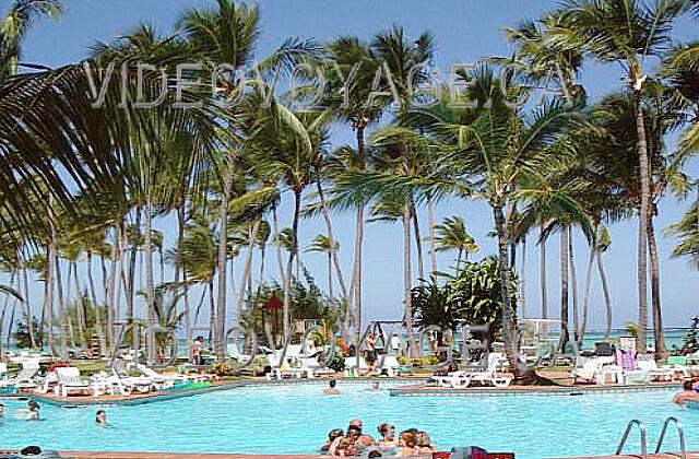 Republique Dominicaine Punta Cana Barcelo Bavaro Palace Deluxe The pool is very close to the beach.