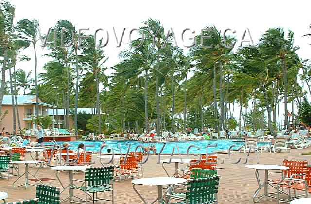 Republique Dominicaine Punta Cana Barcelo Bavaro Palace Deluxe The terrace around the pool is very large. Many tables and chairs near the theater and pool bar. A day with no wind.