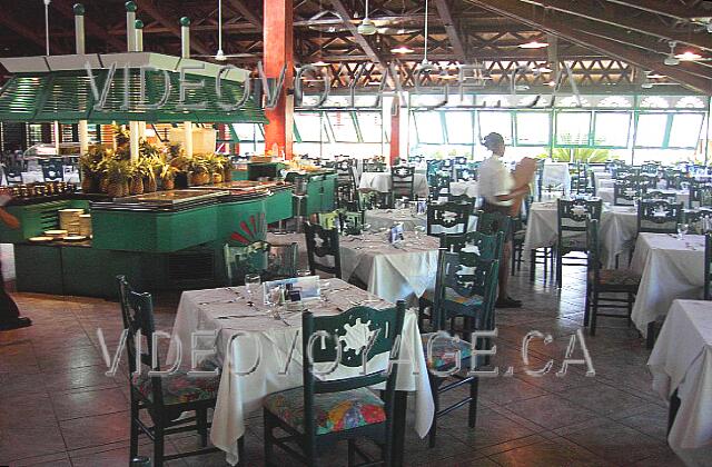 Republique Dominicaine Punta Cana Barcelo Bavaro Palace Deluxe A la izquierda, el buffet ofrece una gran selección.