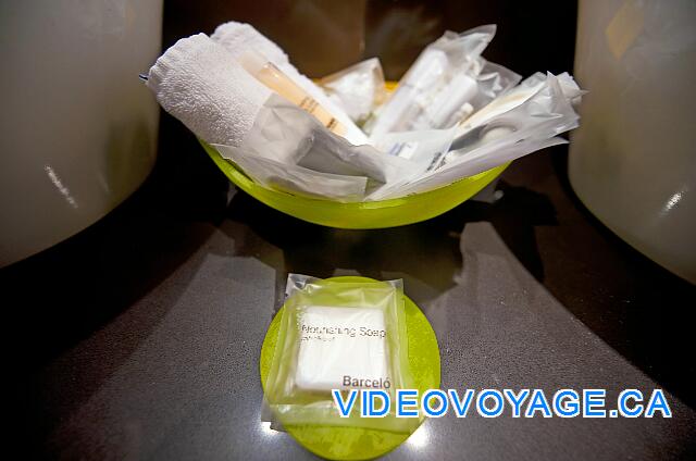 Republique Dominicaine Punta Cana Barcelo Bavaro Palace Deluxe Complete personal care items.