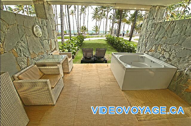 Republique Dominicaine Punta Cana Barcelo Bavaro Palace Deluxe A large balcony with a jacuzzi ...