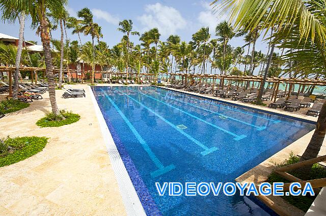 Republique Dominicaine Punta Cana Barcelo Bavaro Palace Deluxe Une piscine pour les activités sportives connecté à la piscine principale.