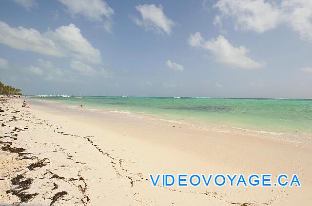 Republique Dominicaine Punta Cana Barcelo Bavaro Palace Deluxe La pente pour entrer dans la mer est douce, les vagues sont petites car la barrière de corail arrête systématiquement les grosses vagues.