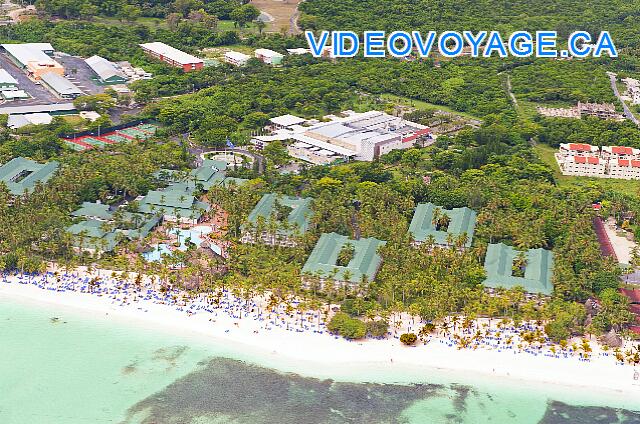 Republique Dominicaine Punta Cana Barcelo Bavaro Palace Deluxe The beach in front of another section of the hotel.