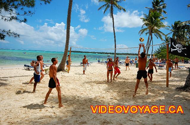 Republique Dominicaine Punta Cana Barcelo Bavaro Caribe Voleibol de playa es siempre popular.