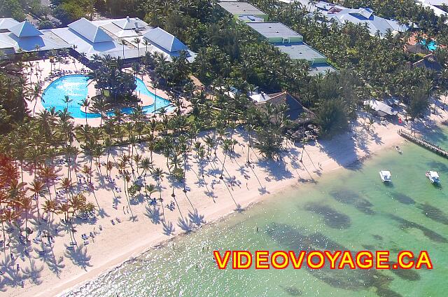 Republique Dominicaine Punta Cana Barcelo Bavaro Caribe Une belle plage profonde avec des palmiers sur la plage.