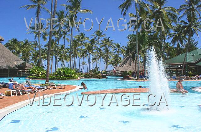 Republique Dominicaine Punta Cana Bavaro Beach & Convention Center Certaines chambres sont proches de la piscine.