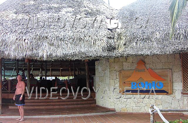 Republique Dominicaine Punta Cana Bavaro Beach & Convention Center La pina restaurante buffet / grill situado en el extremo norte del sitio en el borde de la playa. El buffet es día pina muy popular.