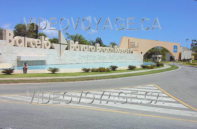 Republique Dominicaine Punta Cana Bavaro Beach & Convention Center Entrance to the complex Barcelo. Very impressive!