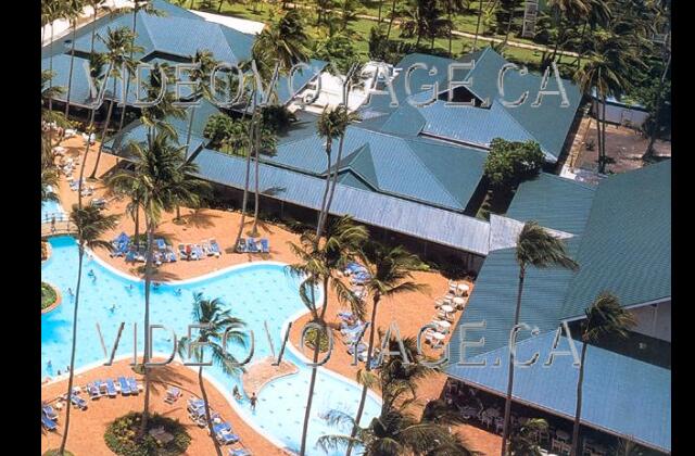 Republique Dominicaine Punta Cana Bavaro Beach & Convention Center An aerial view of the heart of the hotel. Right Lobby Bar and reception. Above the auditorium. Top left, the buffet restaurant.