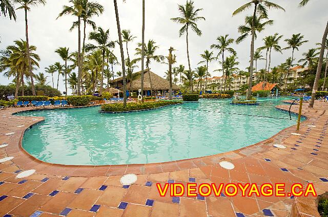 Republique Dominicaine Punta Cana Punta Cana Avec un filet de volleyball dans la piscine.