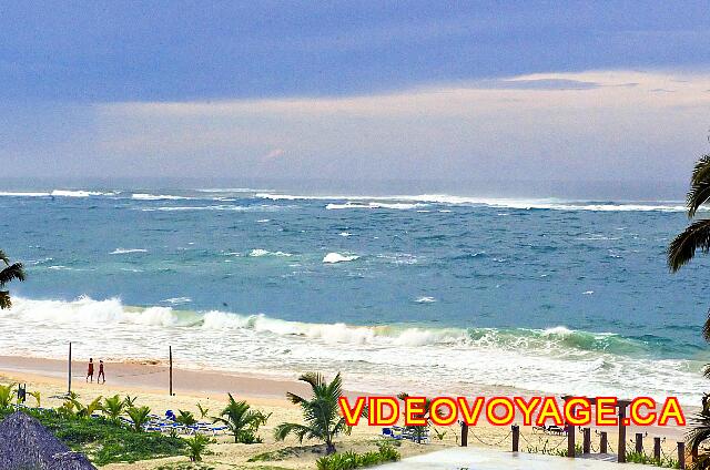 Republique Dominicaine Punta Cana Punta Cana During a day with big waves, it is possible to swim anyway because the reef slows the biggest waves.