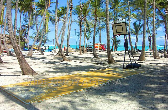 Republique Dominicaine Punta Cana Vista Sol Punta Cana Un aire de práctica para el baloncesto.