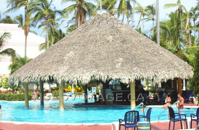 Republique Dominicaine Punta Cana Vista Sol Punta Cana The bar of the main piscince another angle.