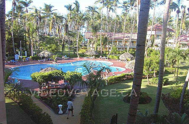 Republique Dominicaine Punta Cana Vista Sol Punta Cana La piscina secundaria con sombrillas siete vio una habitación.