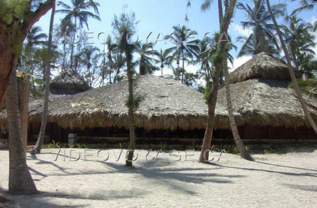 Republique Dominicaine Punta Cana Vista Sol Punta Cana The snack bar restaurant beach view. At the Mexican restaurant right and back left the Italian restaurant.