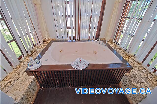 Republique Dominicaine Punta Cana Club Caribe Directement dans la chambre, un jacuzzi