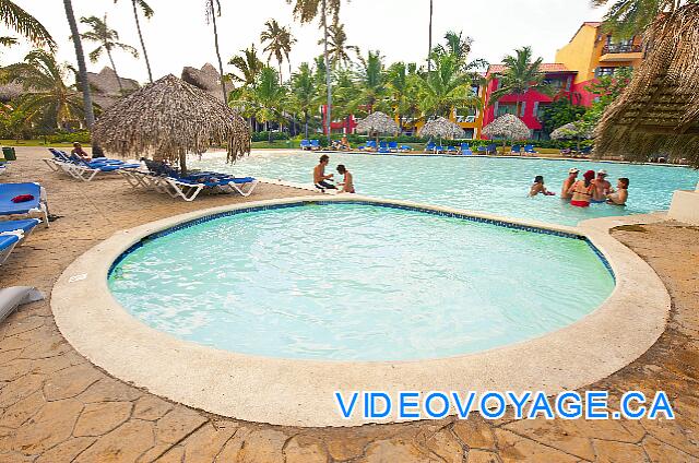 Republique Dominicaine Punta Cana Club Caribe Piscina para niños pequeños en la terraza de la piscina principal.