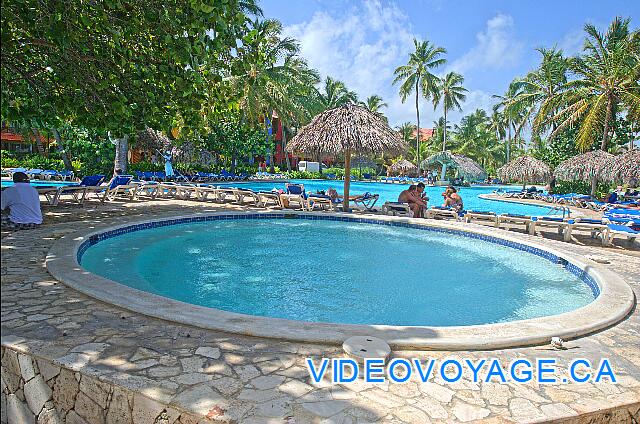 Republique Dominicaine Punta Cana Club Caribe Jacuzzi en la terraza de la piscina principal.