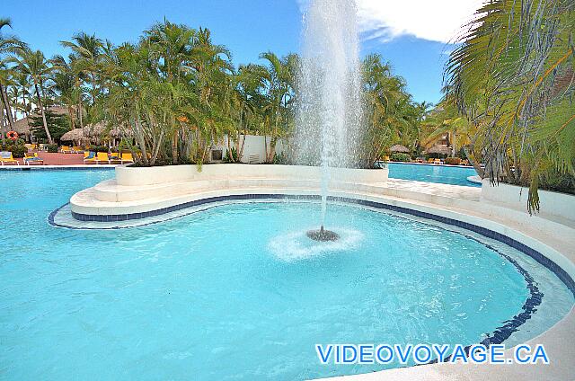 République Dominicaine Punta Cana Catalonia Bavaro A fountain in the pool.