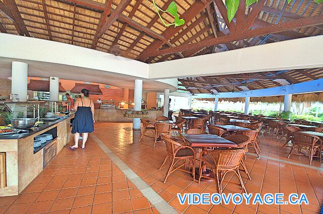 République Dominicaine Punta Cana Catalonia Bavaro A dining room with single open area, open only during the day.