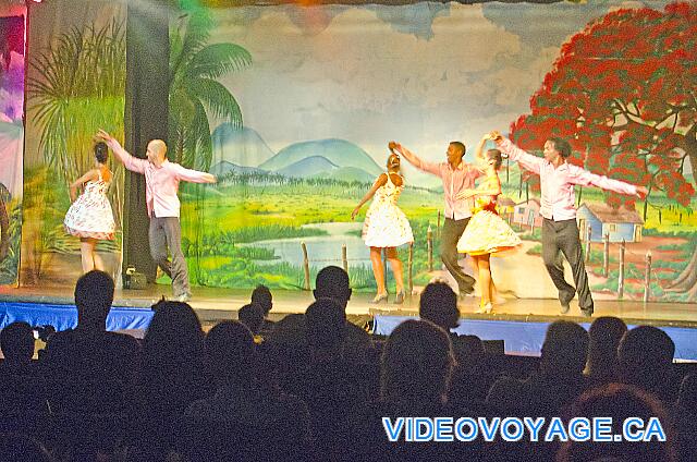 République Dominicaine Punta Cana Catalonia Bavaro Royal Espectáculos de danza con varios bailarines.