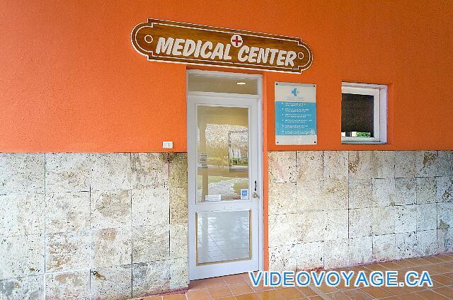 République Dominicaine Punta Cana Catalonia Bavaro Royal A small medical center at the mall.