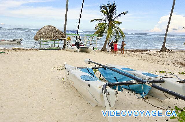 République Dominicaine Punta Cana Catalonia Bavaro Royal Les équipements de sports nautiques sur la plage.