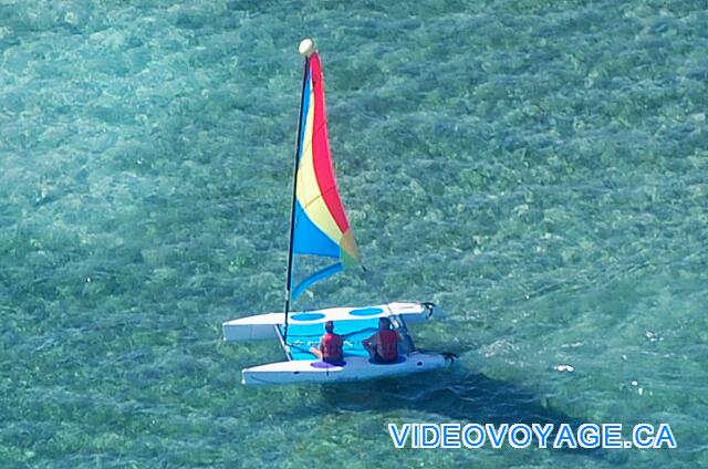 République Dominicaine Punta Cana Catalonia Bavaro Royal Un catamarán en el frente