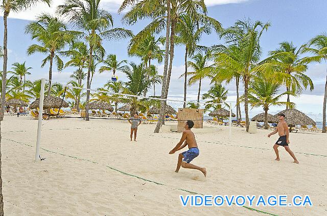 République Dominicaine Punta Cana Catalonia Bavaro Royal Le volleyball de plage est toujours populaire.