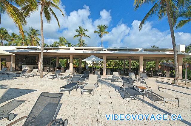 République Dominicaine Punta Cana Catalonia Bavaro Royal Un bar sur la terrasse de la piscine infinity