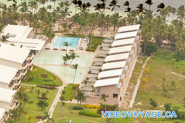 République Dominicaine Punta Cana Catalonia Bavaro Royal Avec une vue partiel océan et une vue sur la piscine.