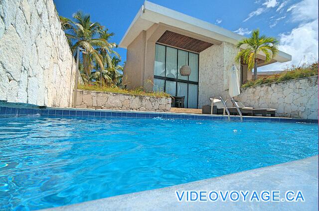 République Dominicaine Punta Cana Catalonia Bavaro Royal With a small infinity pool outside each room.