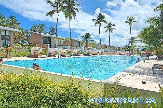 République Dominicaine Punta Cana Catalonia Bavaro Royal Los clientes les gusta de haber estado en el extremo de la piscina a ver el mar.