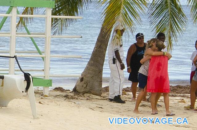 République Dominicaine Punta Cana Catalonia Bavaro Royal Un guardia de seguridad permanente en la playa.